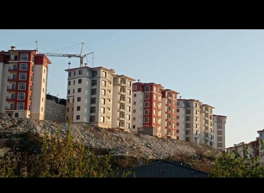 İPEKKÖY TOKİ'DE DEVREN SATILIK 2+1