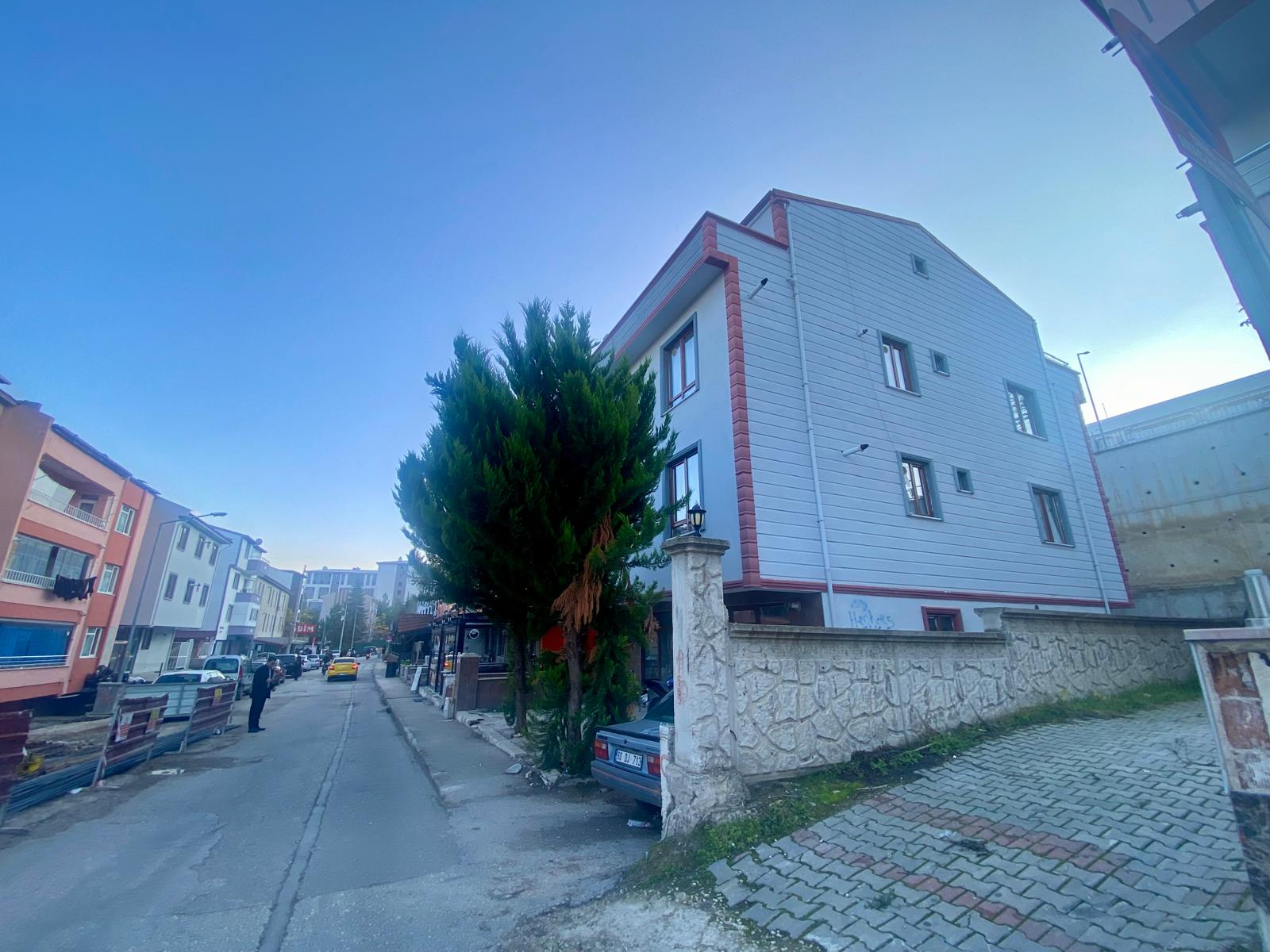 ACİL MİMARLIK FAKÜLTESİ ALTINDA SATILIK KİRACILI VE EŞYALI 1+1