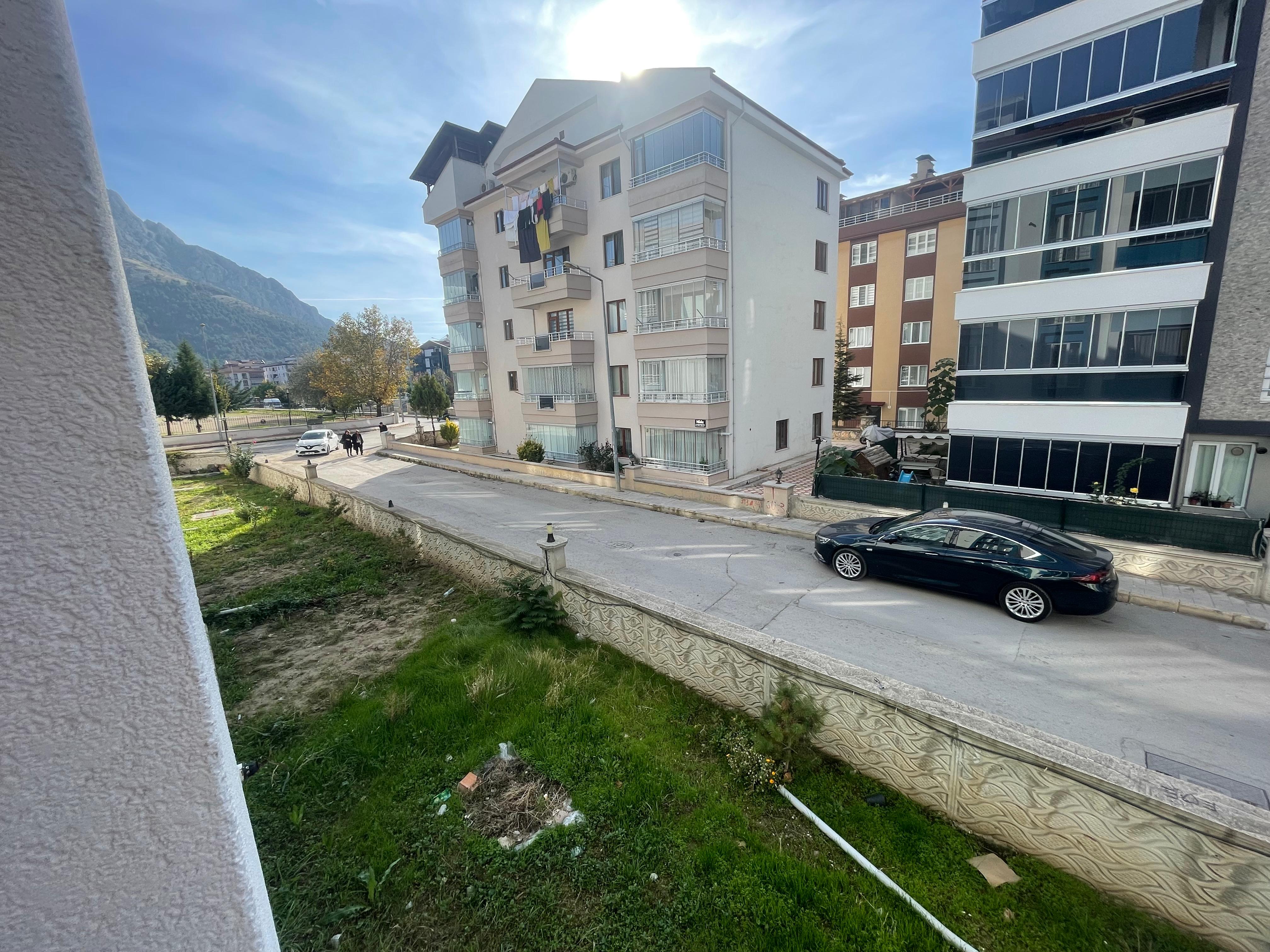 KİRAZLIDERE HASTANE KARŞISI 120m2 4.KAT SATILIK 2+1 KÖŞE DAİRE