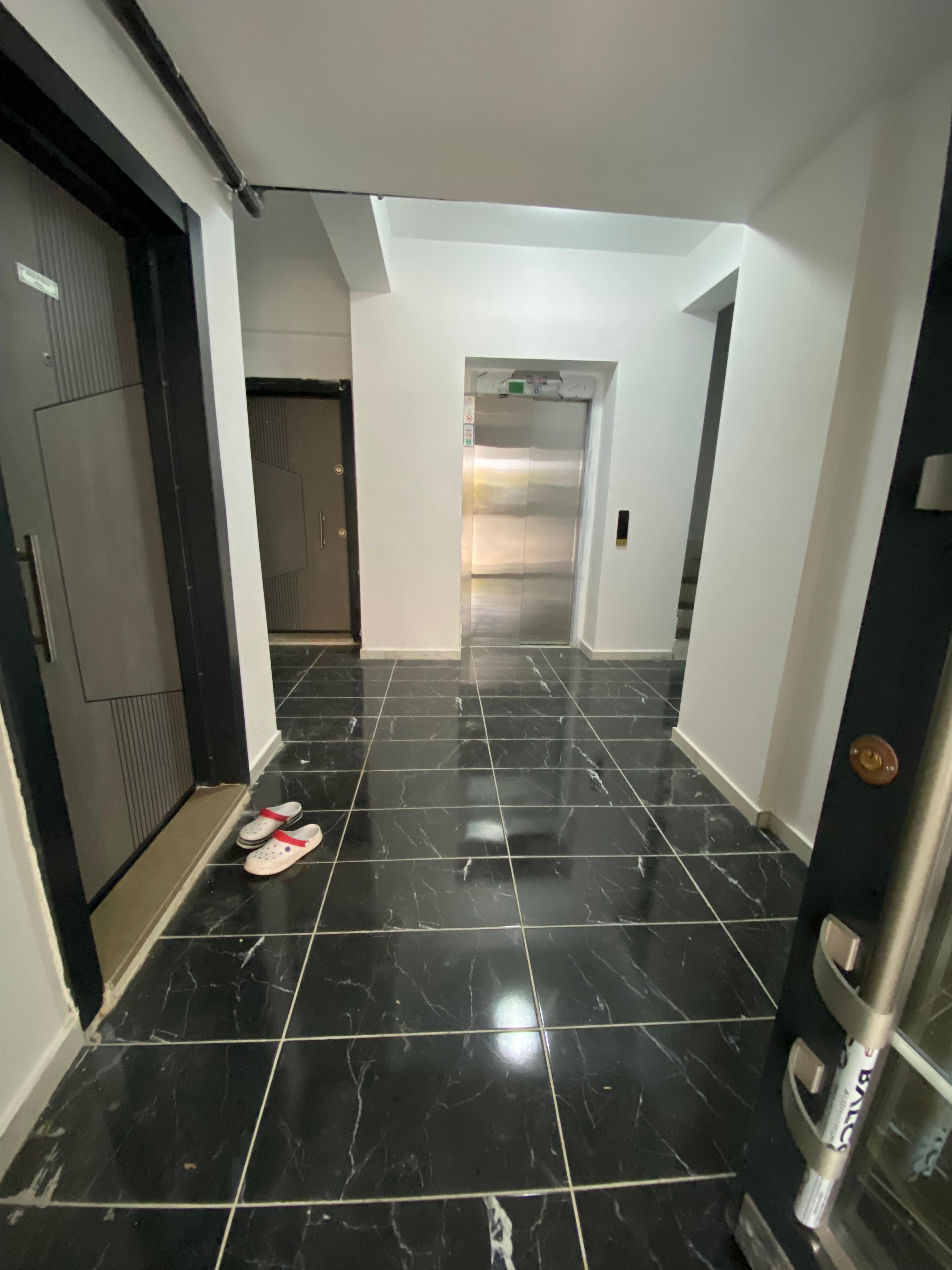 ŞEYHCUİ MAHALLESİ'NDE ARAKAT ÖN CEPHE YERDEN ISITMALI SIFIR 2+1