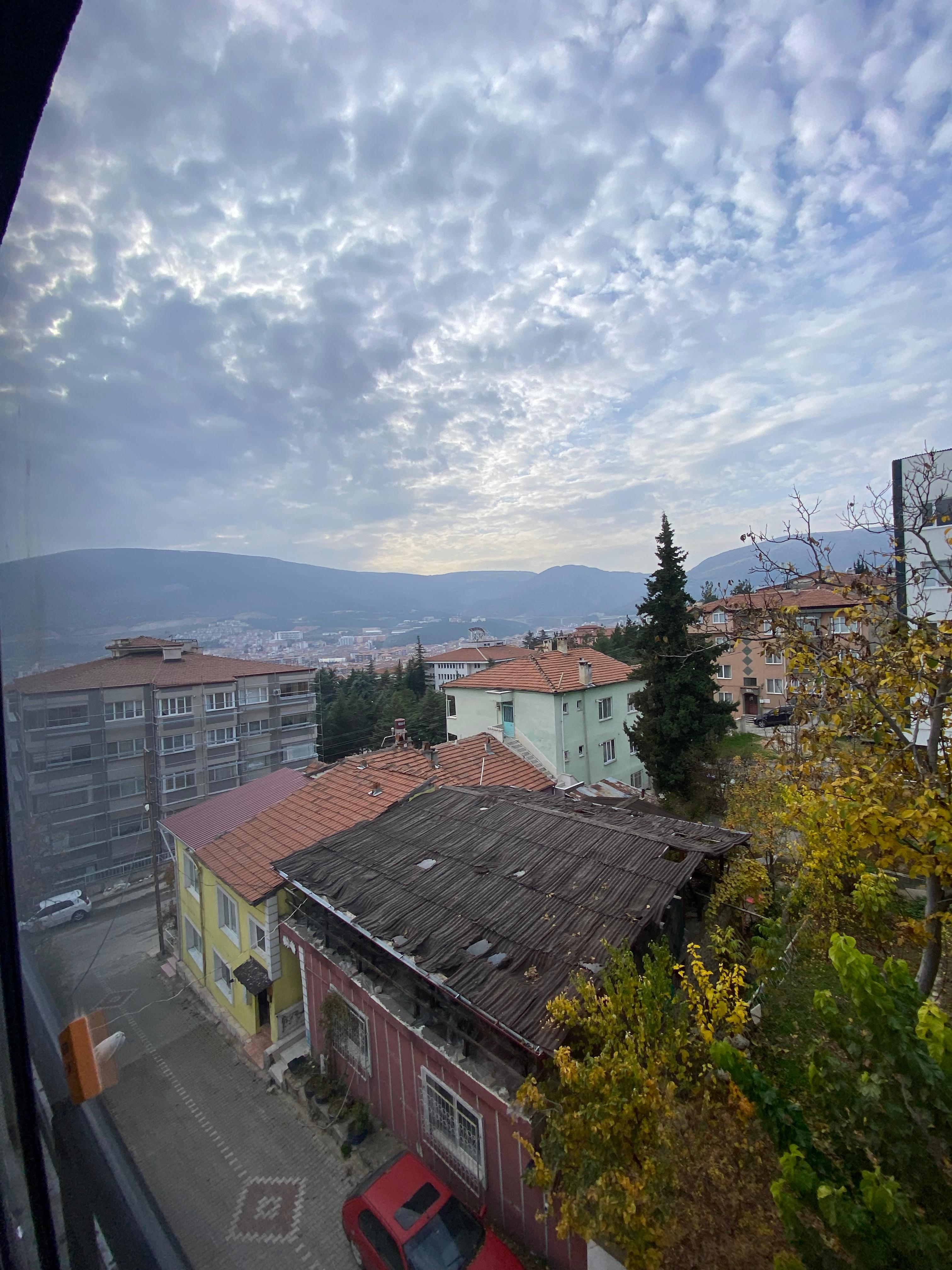 ŞEYHCUİ MAHALLESİ'NDE ARAKAT ÖN CEPHE YERDEN ISITMALI SIFIR 2+1