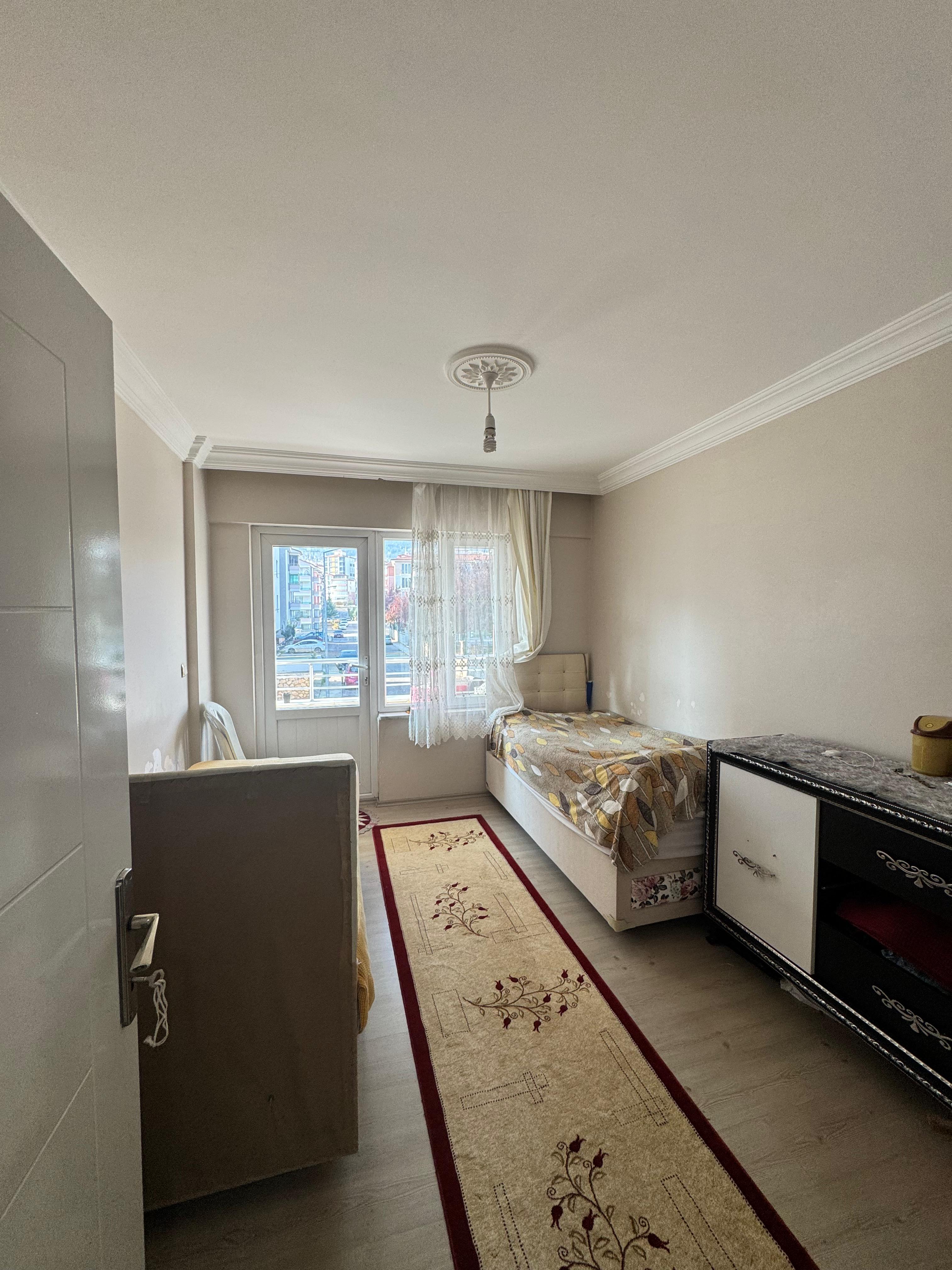 AKBİLEK'TE NOKTA KONUMDA ARAKAT ÖNCEPHE GENİŞ 3+1 DAİRE