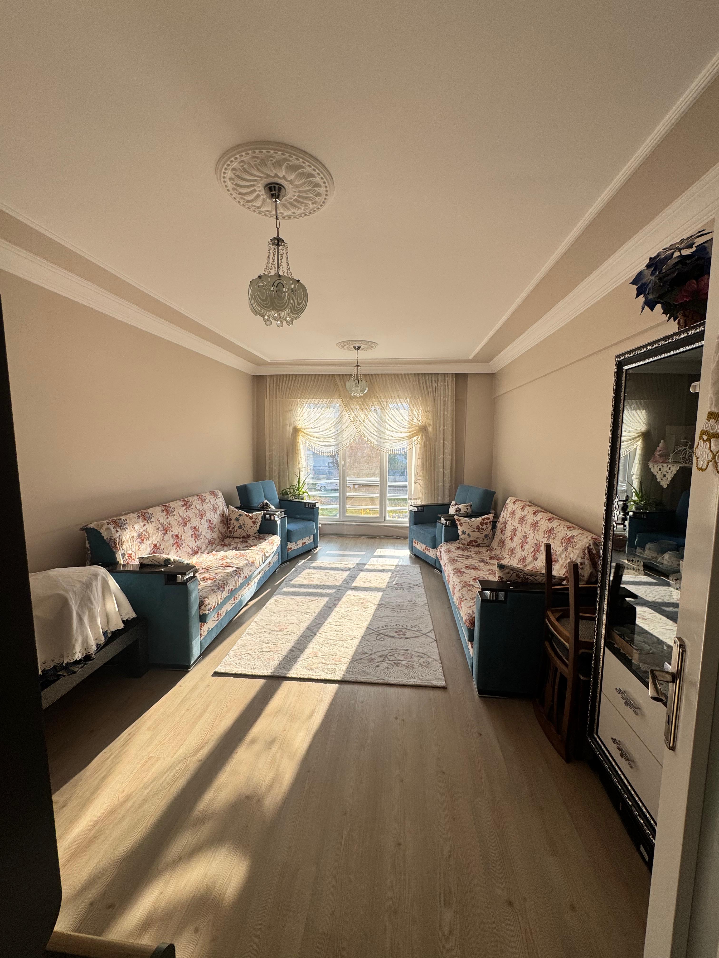 AKBİLEK'TE NOKTA KONUMDA ARAKAT ÖNCEPHE GENİŞ 3+1 DAİRE