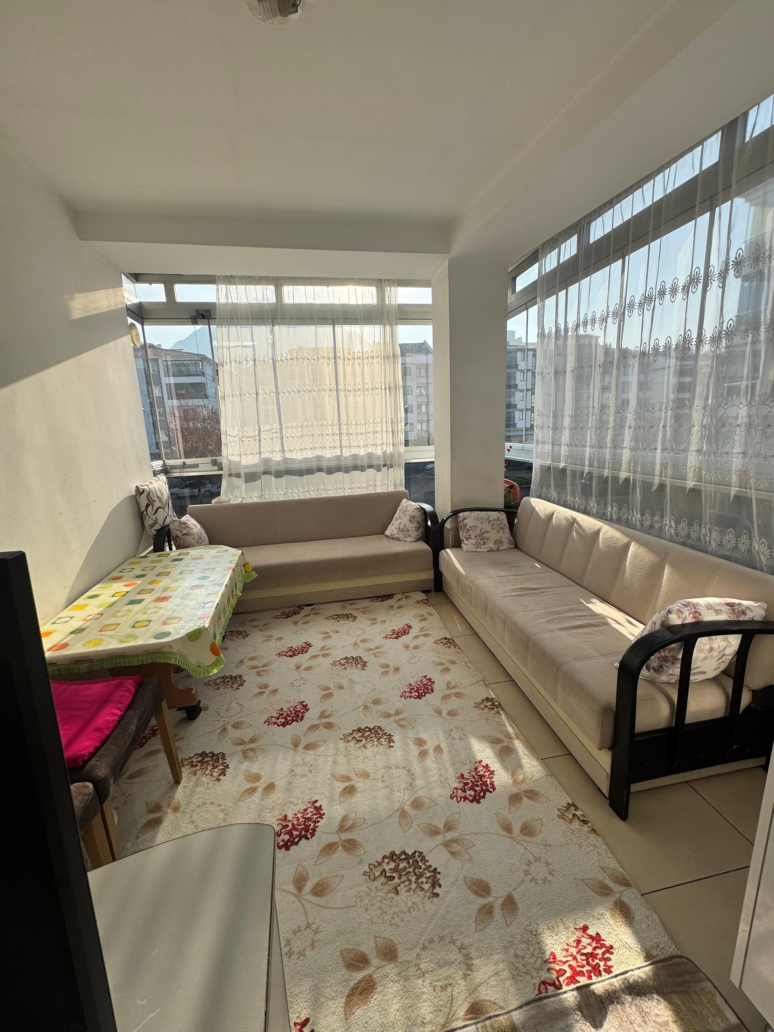 AKBİLEK'TE NOKTA KONUMDA ARAKAT ÖNCEPHE GENİŞ 3+1 DAİRE