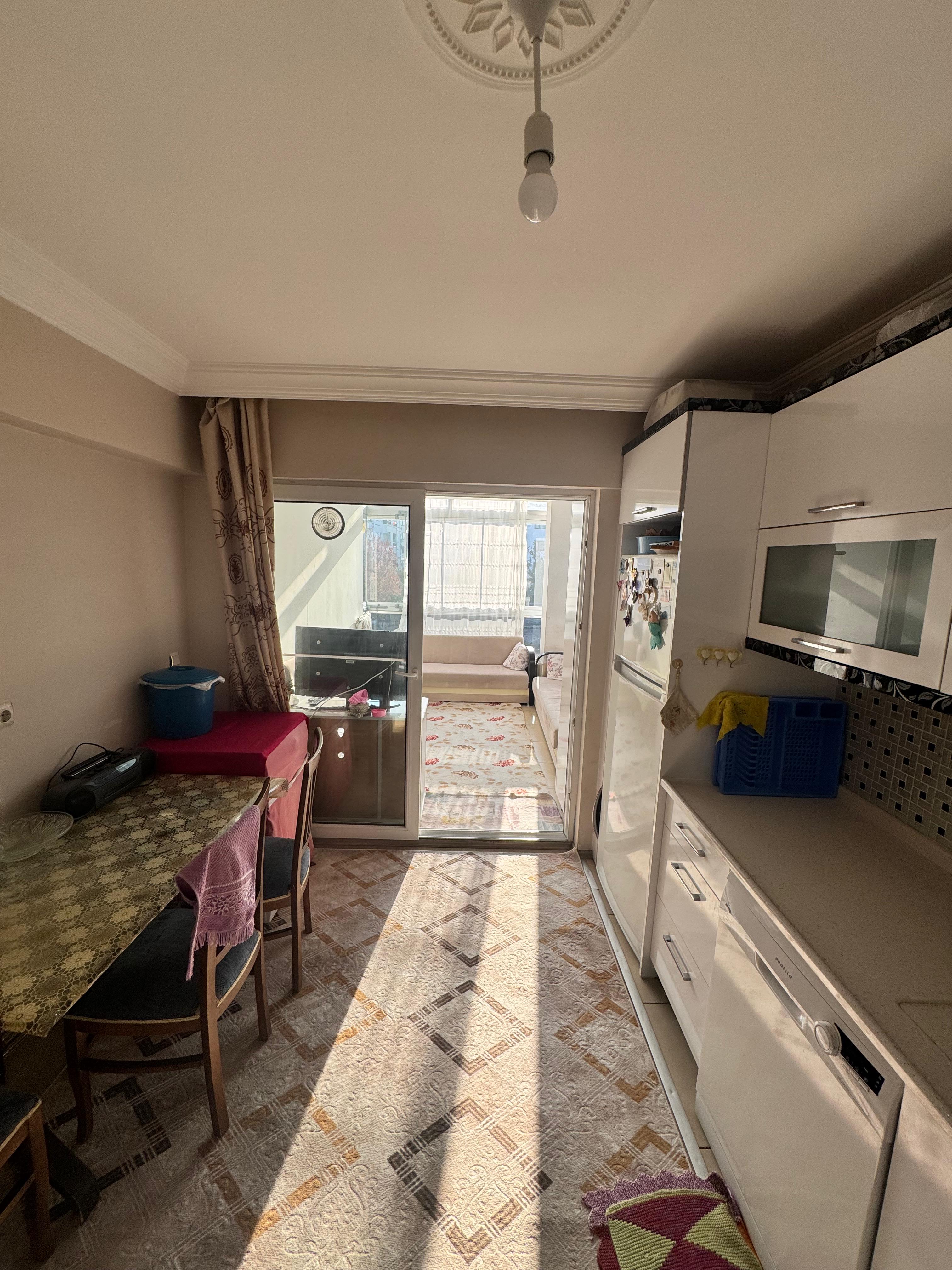 AKBİLEK'TE NOKTA KONUMDA ARAKAT ÖNCEPHE GENİŞ 3+1 DAİRE