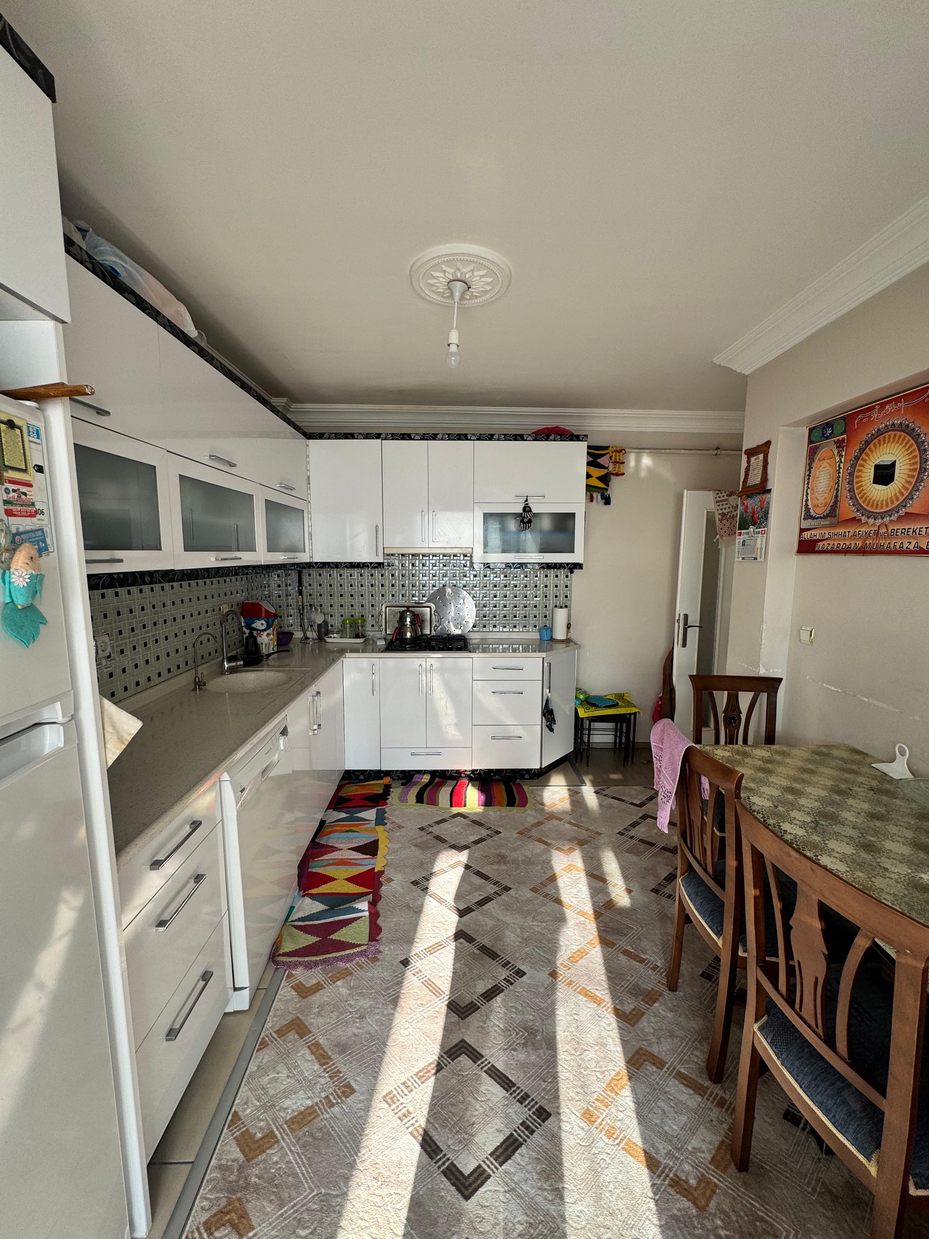 AKBİLEK'TE NOKTA KONUMDA ARAKAT ÖNCEPHE GENİŞ 3+1 DAİRE