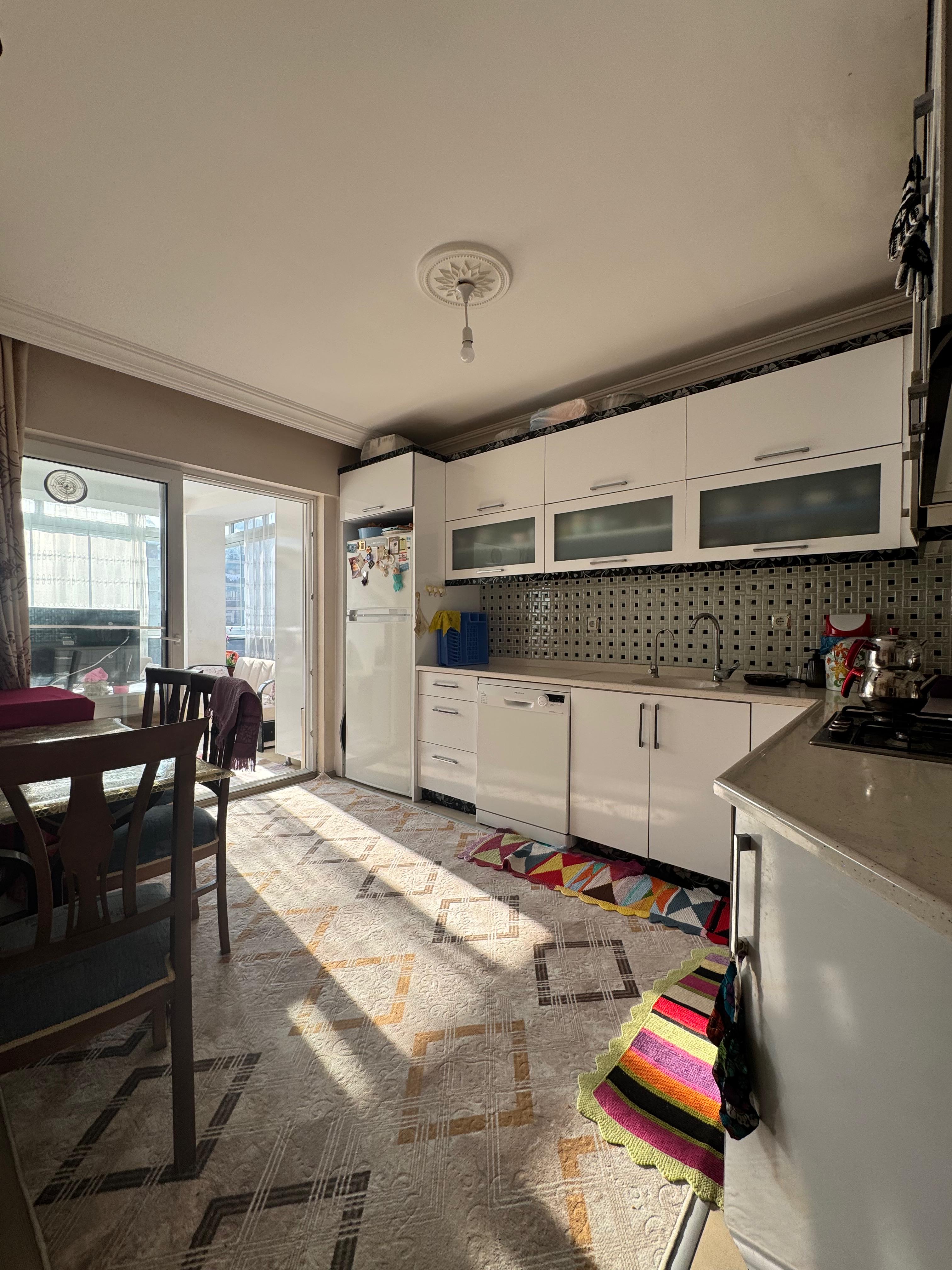 AKBİLEK'TE NOKTA KONUMDA ARAKAT ÖNCEPHE GENİŞ 3+1 DAİRE