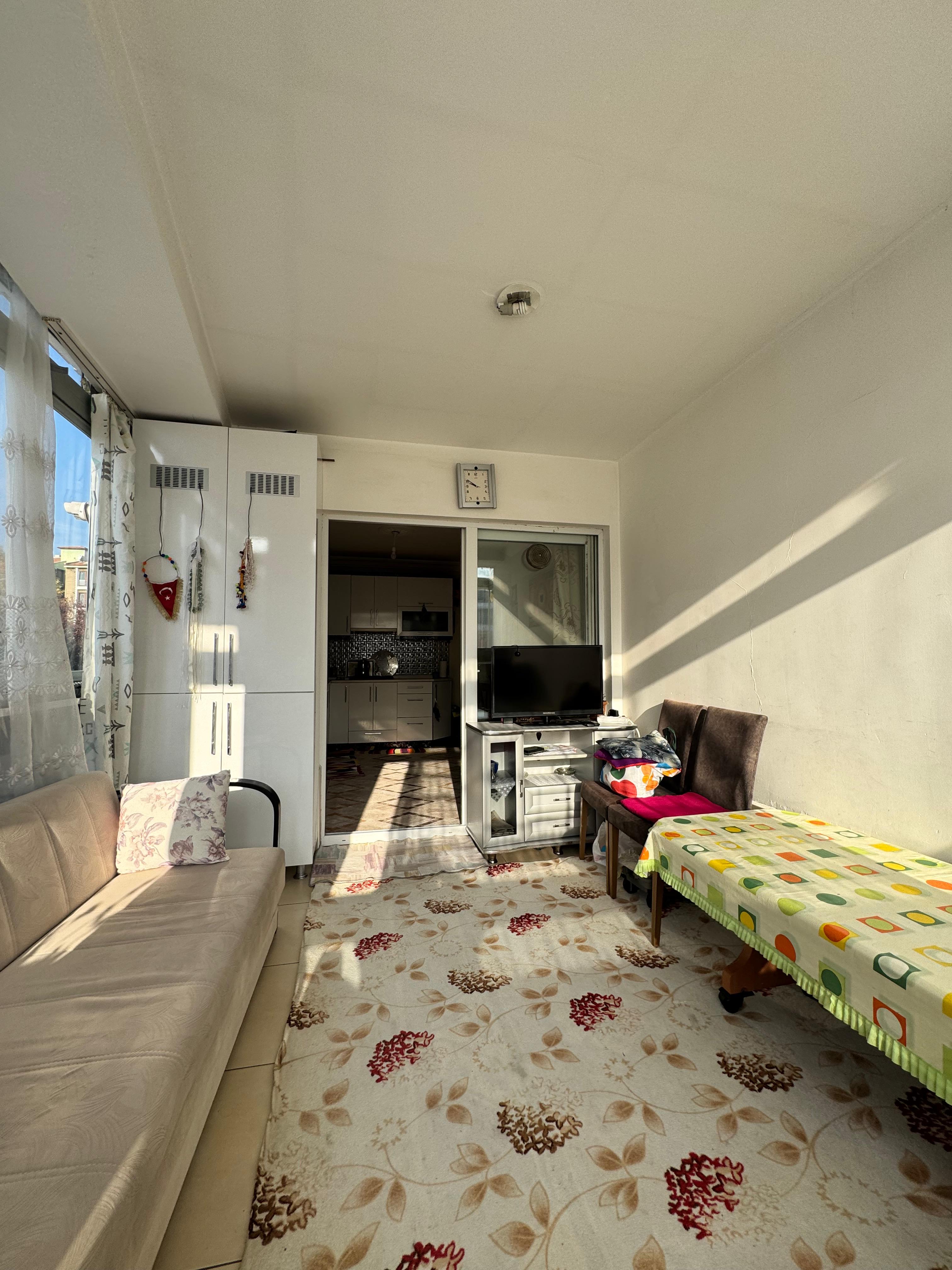 AKBİLEK'TE NOKTA KONUMDA ARAKAT ÖNCEPHE GENİŞ 3+1 DAİRE