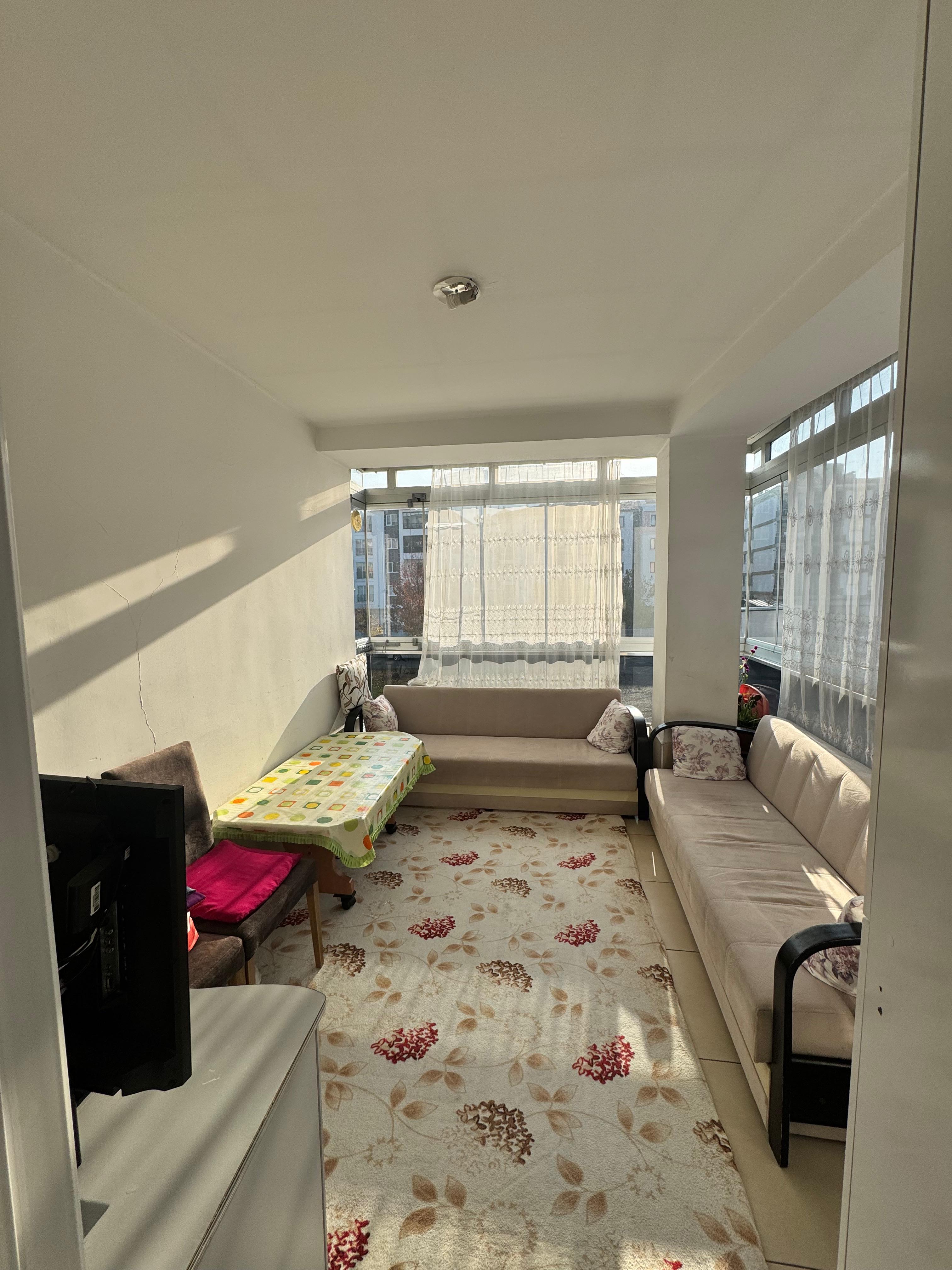 AKBİLEK'TE NOKTA KONUMDA ARAKAT ÖNCEPHE GENİŞ 3+1 DAİRE