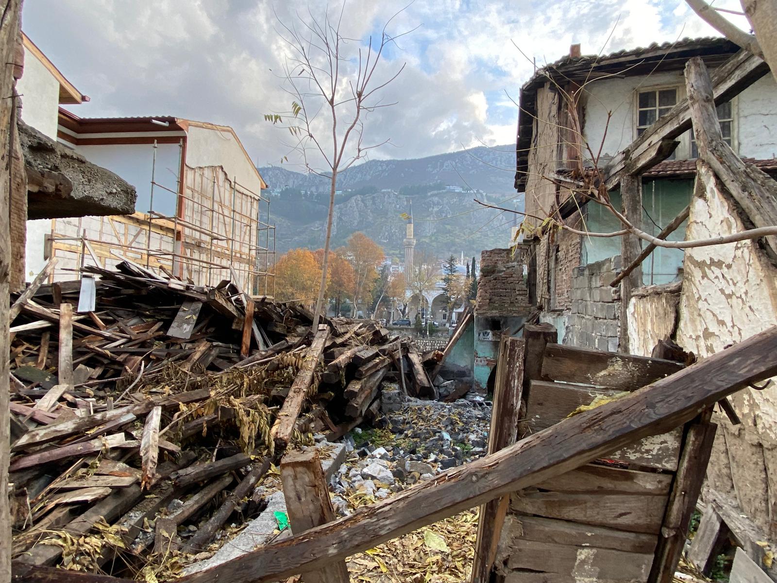 YALIBOYUNDA TAKASA AÇIK KONUT İMARLI 170 METREKARE SATILIK ARSA