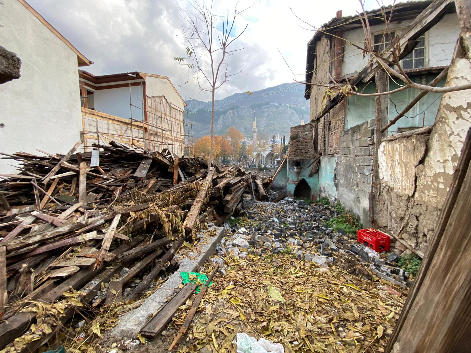 YALIBOYUNDA TAKASA AÇIK KONUT İMARLI 170 METREKARE SATILIK ARSA