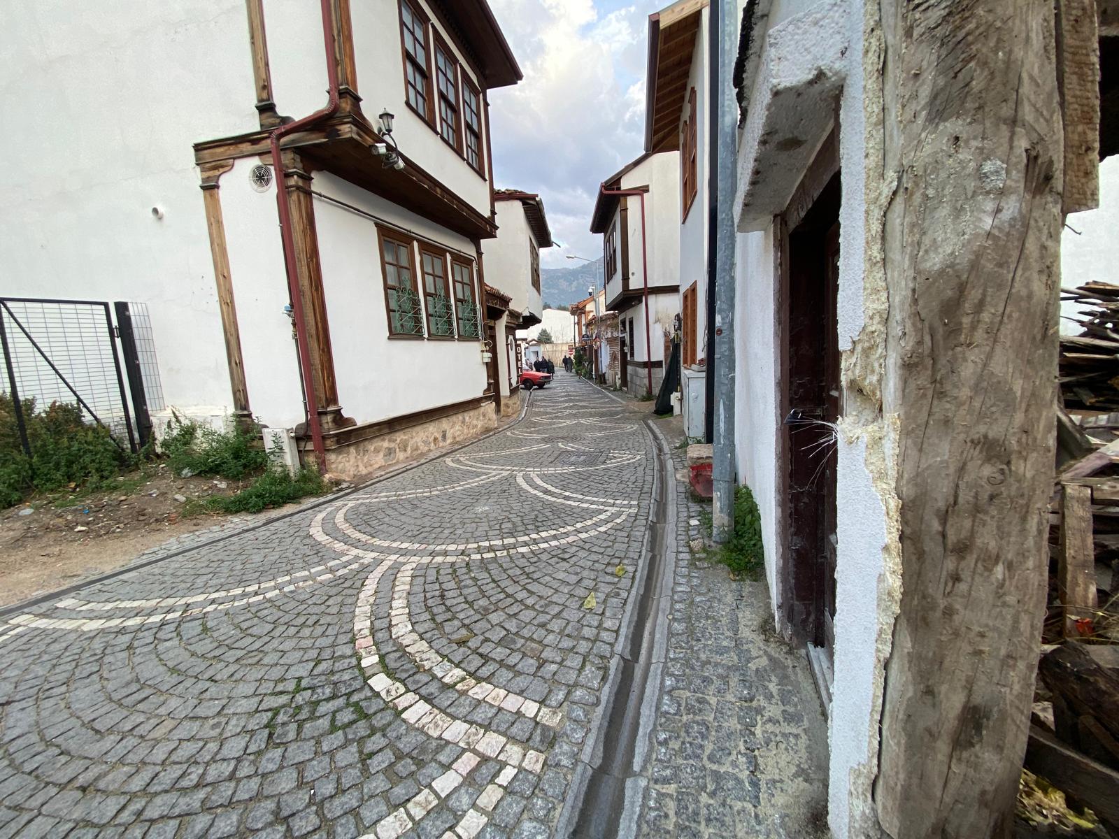 YALIBOYUNDA TAKASA AÇIK KONUT İMARLI 170 METREKARE SATILIK ARSA